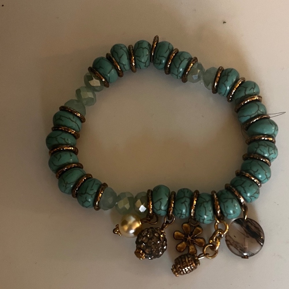 Bohemian Turquoise Beaded Stretch Bracelet Gold Tone Charms Faux Pearl Flower